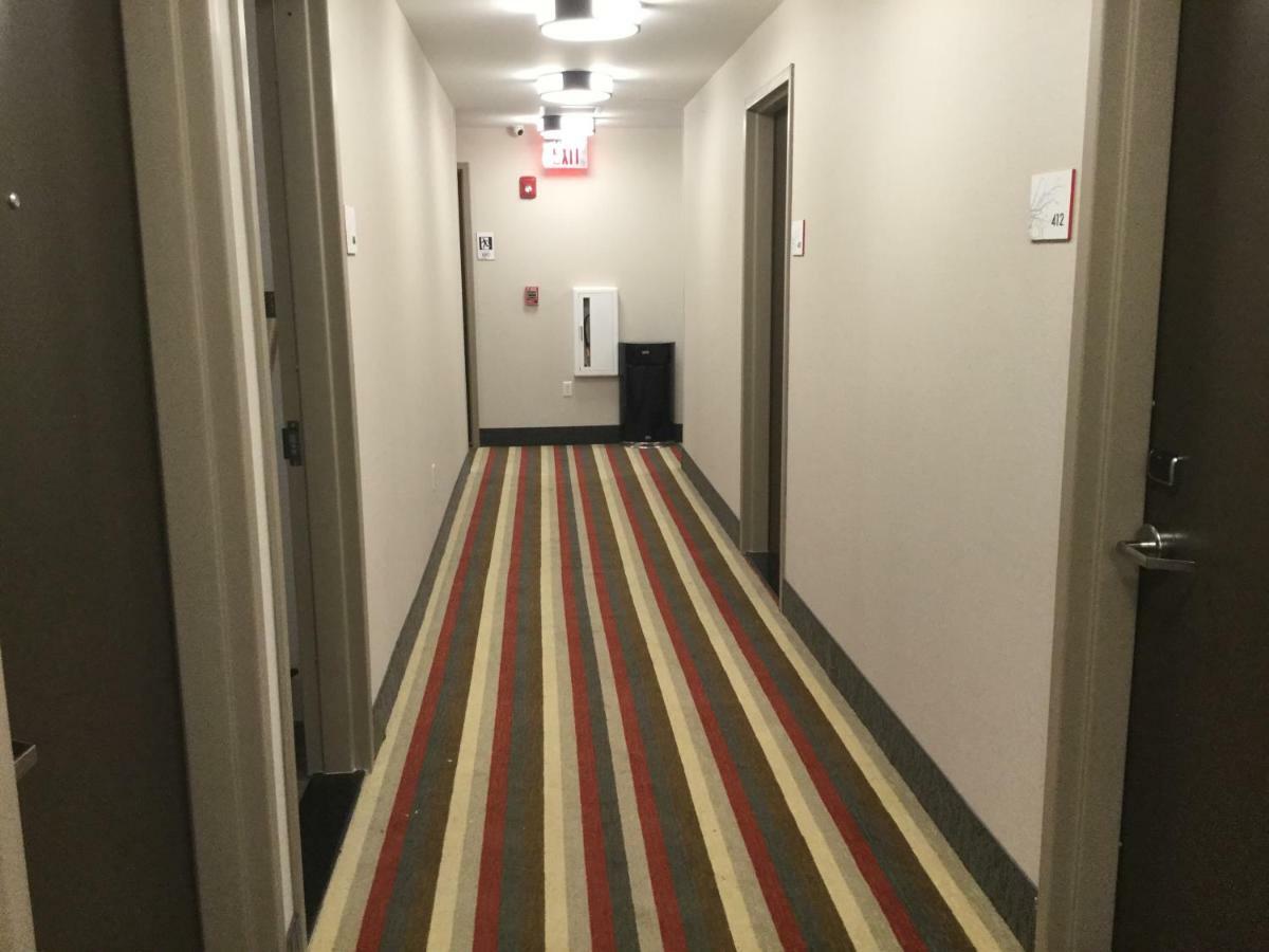 Отель Ramada By Wyndham Bronx Terminal Нью-Йорк Экстерьер фото