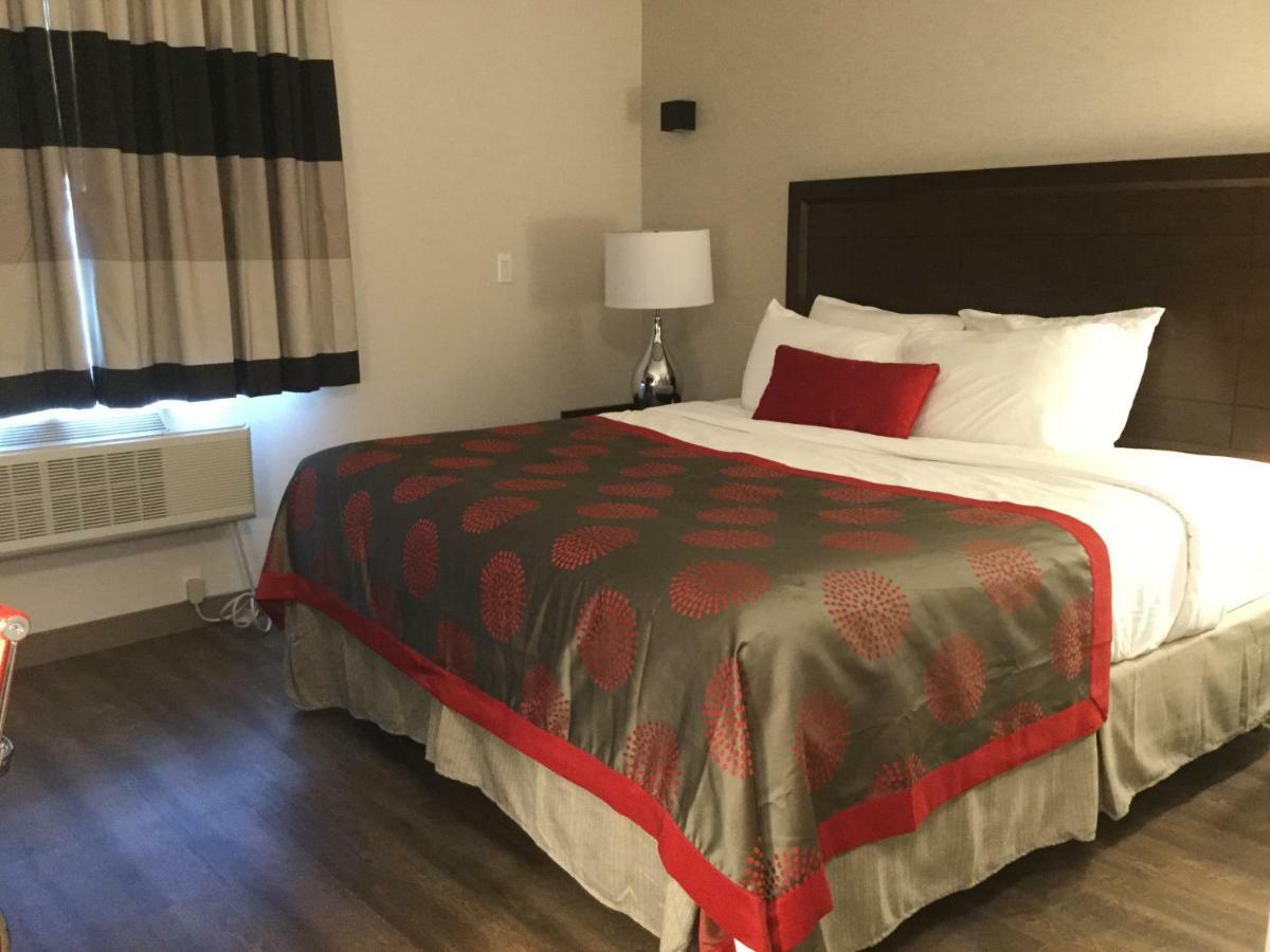 Отель Ramada By Wyndham Bronx Terminal Нью-Йорк Экстерьер фото